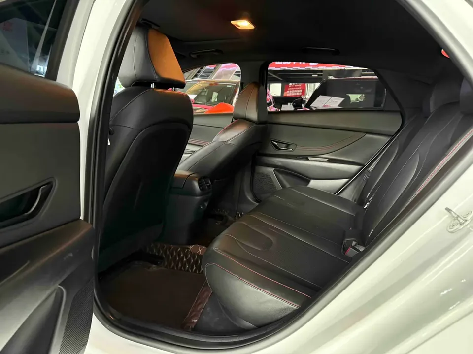 Hyundai Elantra 1.5L CVT LUX Premium Edition 2023 — thumbnail 5