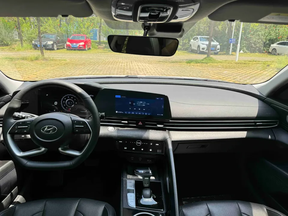 Hyundai Elantra Elantra 2022 1.5L CVT LUX Premium Edition 2023 — thumbnail 4