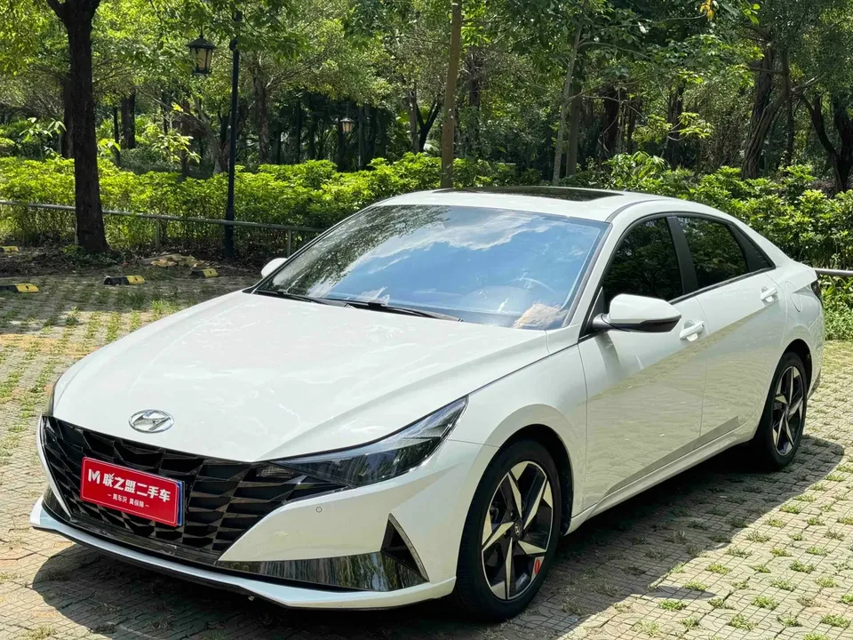 Hyundai Elantra Elantra 2022 1.5L CVT LUX Premium Edition 2023 — photo 1, buy with delivery to Moscow