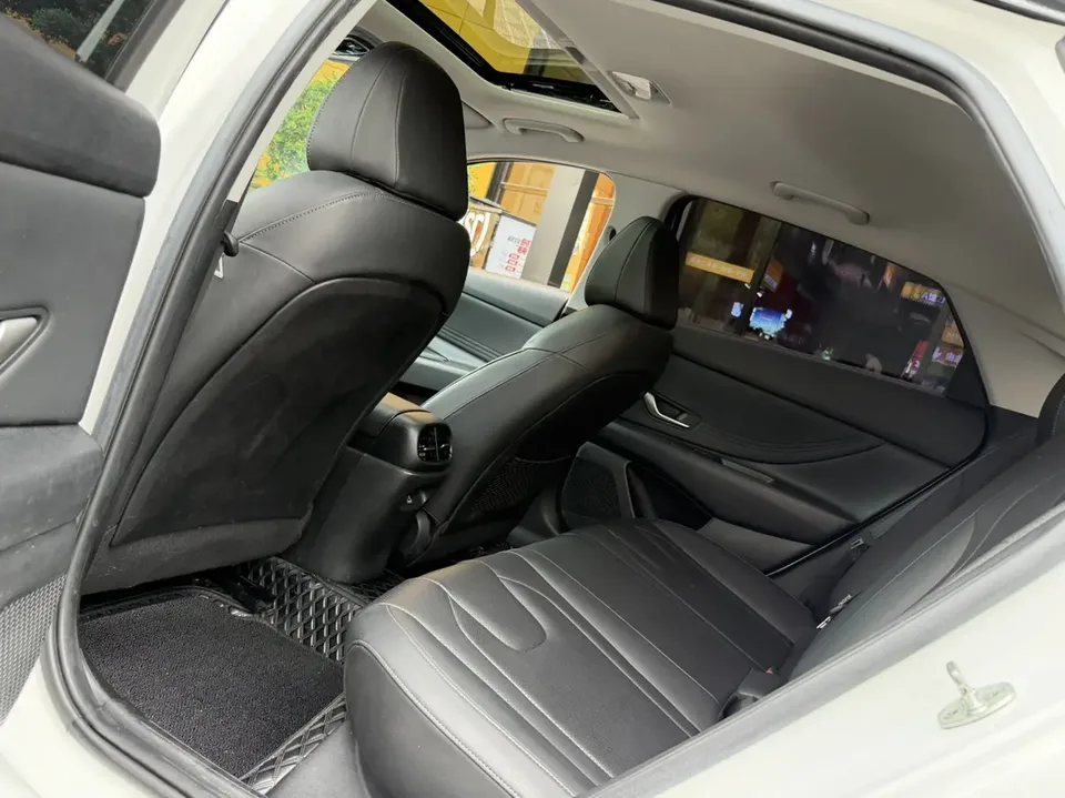 Hyundai Elantra Elantra 2022 1.5L CVT LUX Premium Edition 2022 — thumbnail 3