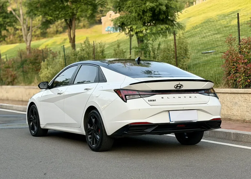 Hyundai Elantra 1.5L CVT 20th SE 20th Anniversary Edition 2023 — миниатюра 2