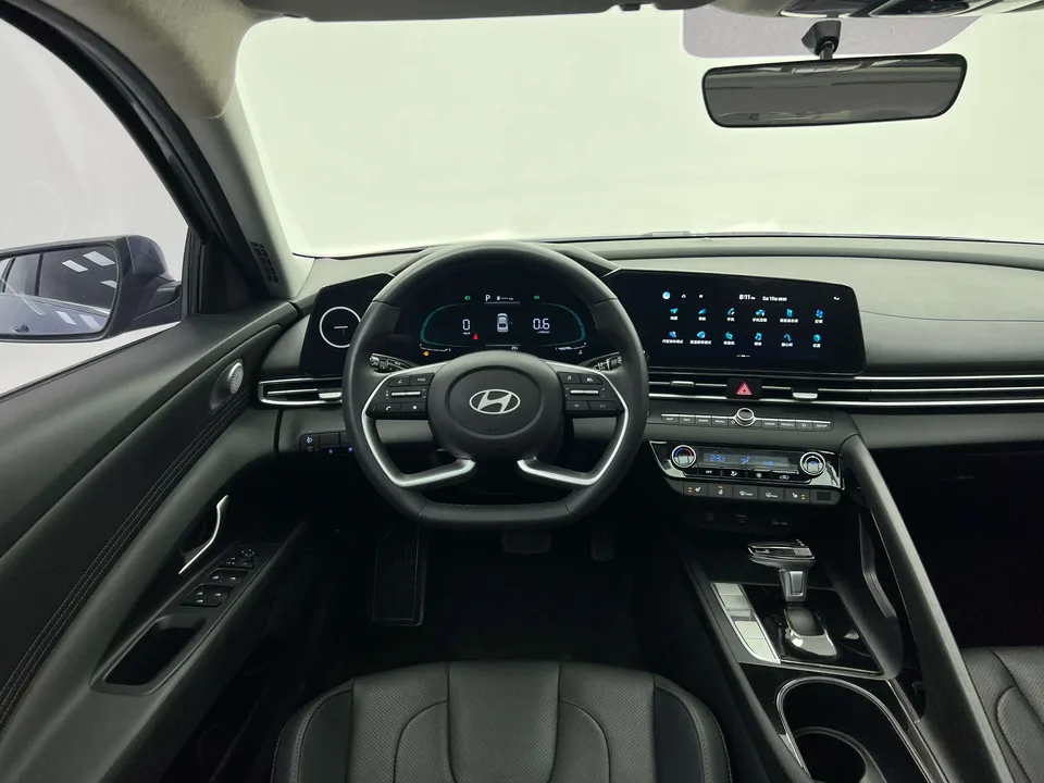 Hyundai Elantra 1.5L CVT GLX Elite Edition 2023 — миниатюра 4