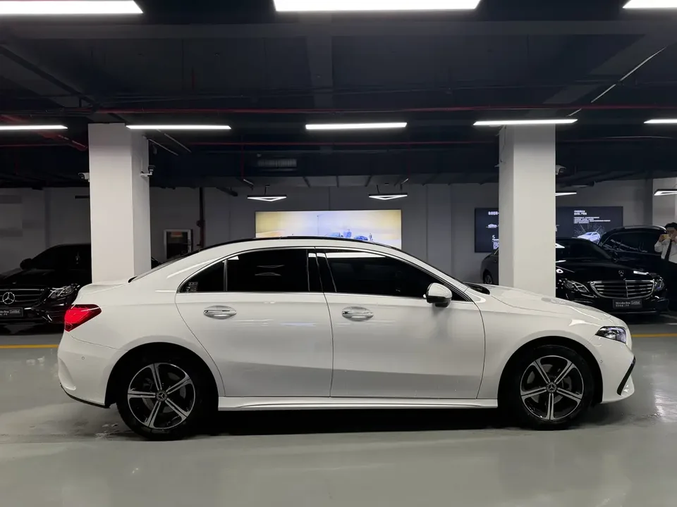 Mercedes-Benz Mercedes Benz A Class Mercedes-Benz A-Class 2024 A 200 L Fashion Edition 2024 — миниатюра 2