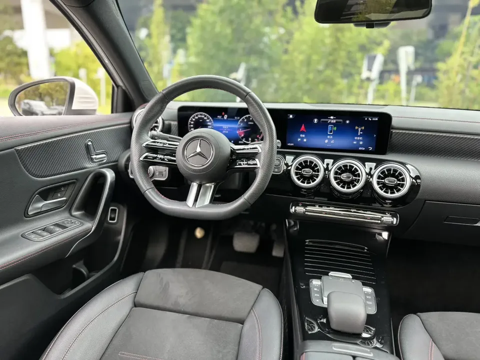 Mercedes-Benz Mercedes Benz A Class Mercedes-Benz A-Class 2023 A 200 L Sports Sedan Fashion Edition 2024 — миниатюра 4