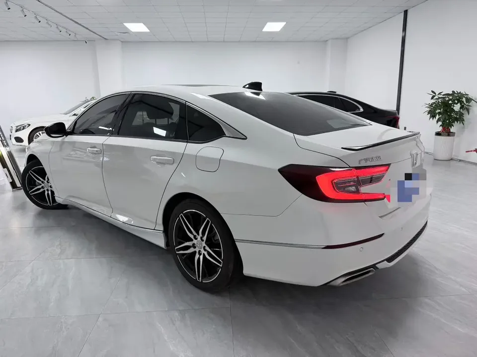 Honda Accord 2022 Accord 260TURBO Fantasy Night Premium Edition 2022 — миниатюра 4