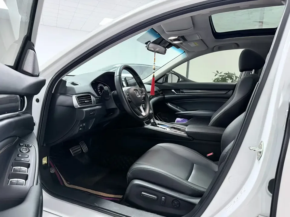 Honda Accord 2022 Accord 260TURBO Fantasy Night Premium Edition 2022 — миниатюра 5