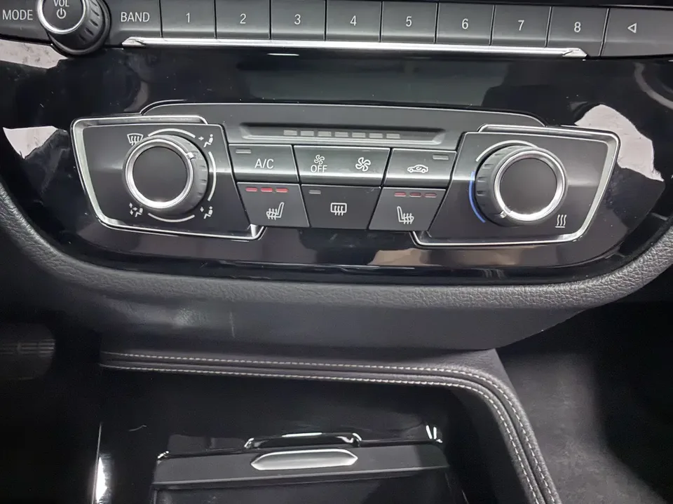 BMW 1 Series BMW 1 Series 2021 120i M Sport Night Edition 2022 — миниатюра 4
