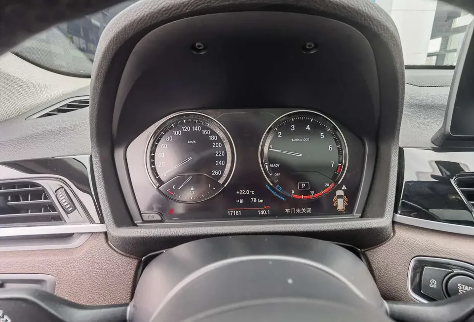 BMW X1 BMW X1 2022 sDrive20Li Exclusive Model 2023 — миниатюра 3