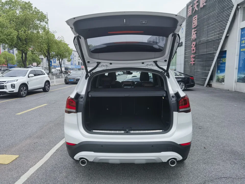 BMW X1 BMW X1 2022 sDrive20Li Exclusive Model 2023 — миниатюра 4