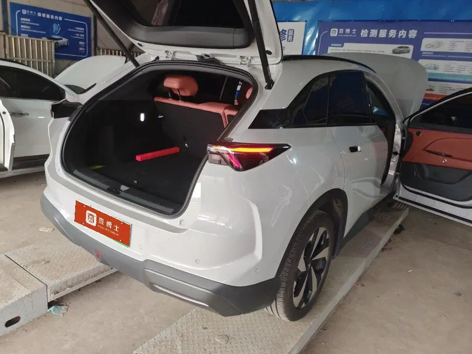 ARCFOX Extreme Fox JiFox Alpha T5 Jihu Alphard T5 2026 Pure Electric Version 560 Yuanjing Smart Edition 2025 — миниатюра 2