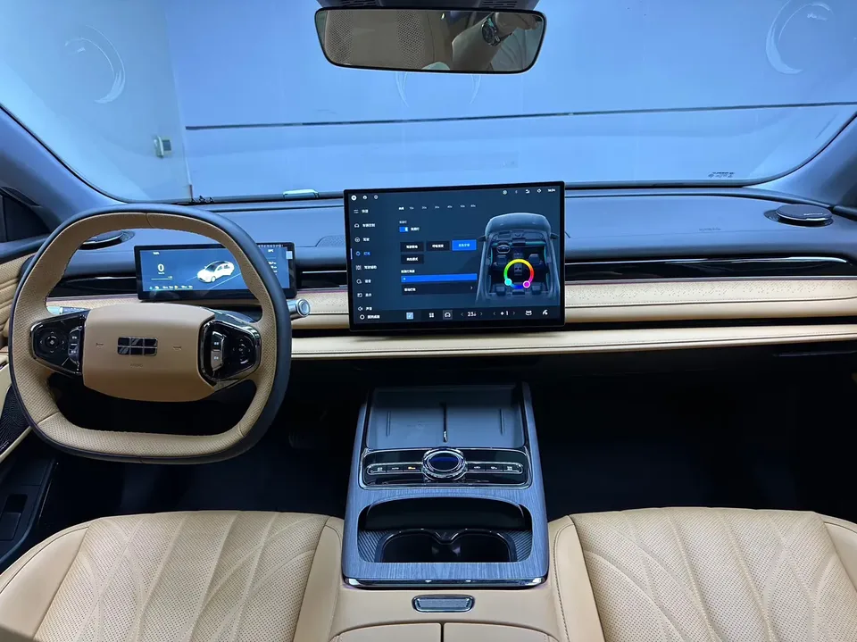Geely Galaxy Star 8 PHEV 130km EM-i Premium Edition 2025 — миниатюра 3