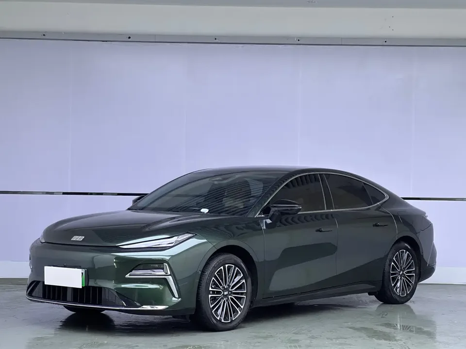 Geely Galaxy Star 8 PHEV 130km EM-i Premium Edition 2025 — фото 1, купить с доставкой в Москву