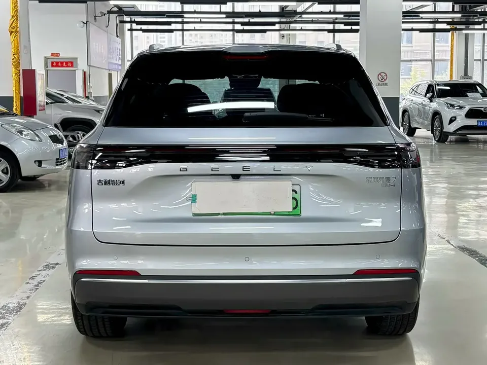 Geely Galaxy Starship 7 EM-i Galaxy Starship 7 EM-i 2025 120KM Pilot Edition 2025 — миниатюра 2