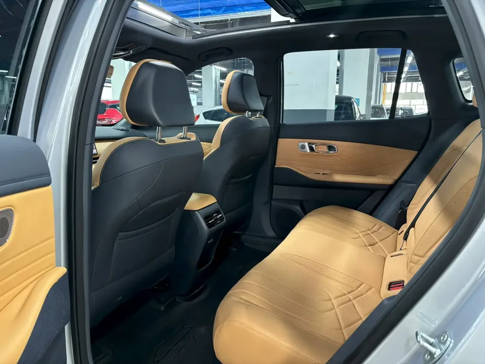 Geely Galaxy Starship 7 EM-i Galaxy Starship 7 EM-i 2025 120KM Pilot Edition 2025 — миниатюра 3