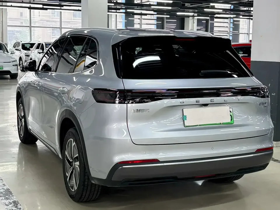 Geely Galaxy Starship 7 EM-i Galaxy Starship 7 EM-i 2025 120KM Pilot Edition 2025 — миниатюра 4
