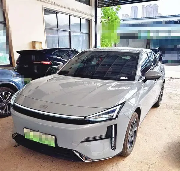 Geely Galaxy L6 1.5 EM-i DHT 140KM Exploration+ Edition 2025 — миниатюра 2