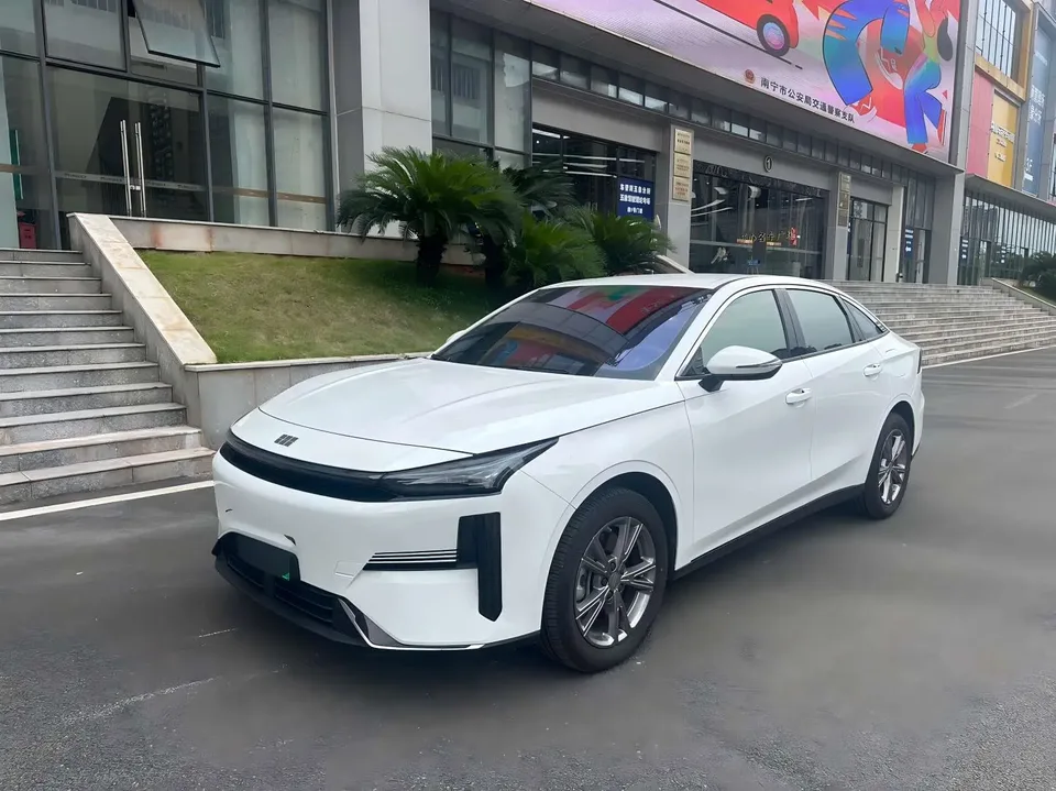 Geely Galaxy L6 2025