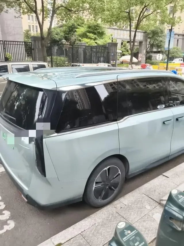 Datong Everyone 7 EV Alpine Extended Range Edition 2024 — миниатюра 3