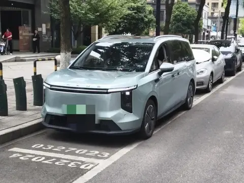 Datong Everyone 7 EV 2024 buy in Moscow