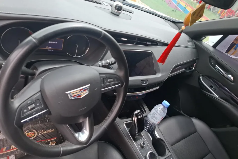 Cadillac XT4 Cadillac XT4 2022 28T two-wheel drive fashion model 2022 — миниатюра 5