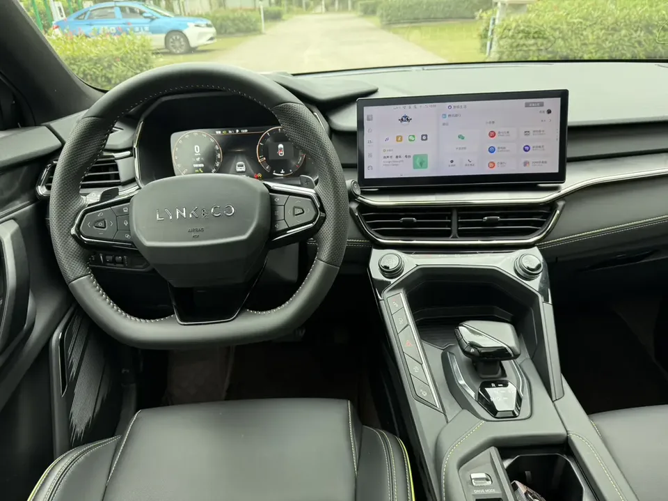 Lynk & Co 06 Lynk & Co 06 2023 Remix 1.5T Hero 2024 — миниатюра 3