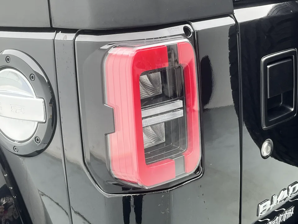 BAIC Beijing Off-road BJ40 2.0T Automatic 4WD City Hunter Glory Edition 2024 — миниатюра 2