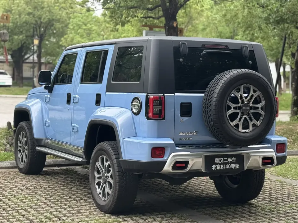 BAIC Beijing Off-road BJ40 Beijing Off-road BJ40 2023 2.0T Automatic 4WD City Hunter Edition Knight Edition 2023 — миниатюра 2