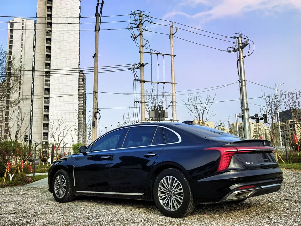Hongqi H5 Hongqi H5 2023 1.5T DCT Zhilian Qiyue Edition 2023 — миниатюра 2