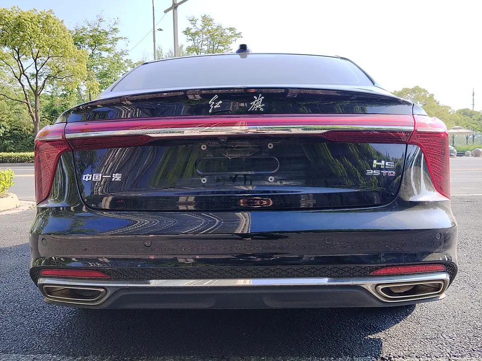 Hongqi H5 Hongqi H5 2023 1.5T DCT Zhilian Qiyue Edition 2022 — миниатюра 2