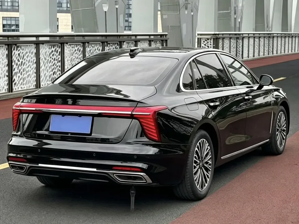 Hongqi H5 Hongqi H5 2023 1.5T DCT Zhilian Qiyue Edition 2022 — миниатюра 2