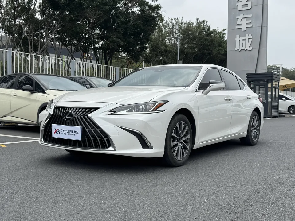 Lexus ES 2023