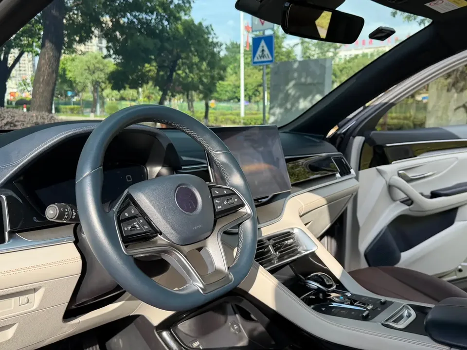 BYD Song PLUS DM DM-i 110KM 2WD Flagship PLUS 2023 — миниатюра 4
