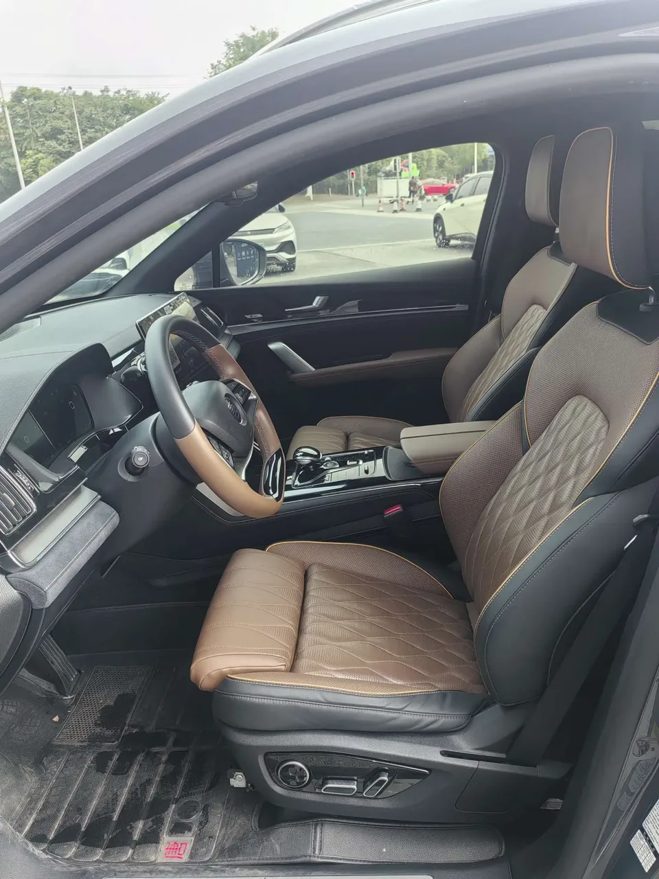 BYD Tang DM DM-i 1.5T 112KM Premium Edition 2022 — миниатюра 3