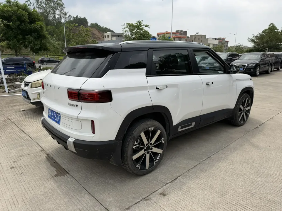 Geely ICON Geely ICON 2023 1.5TD Chocolate Edition 2024 — миниатюра 4