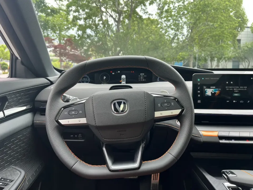 Changan UNI-V 1.5T Premium Edition 2025 — миниатюра 4