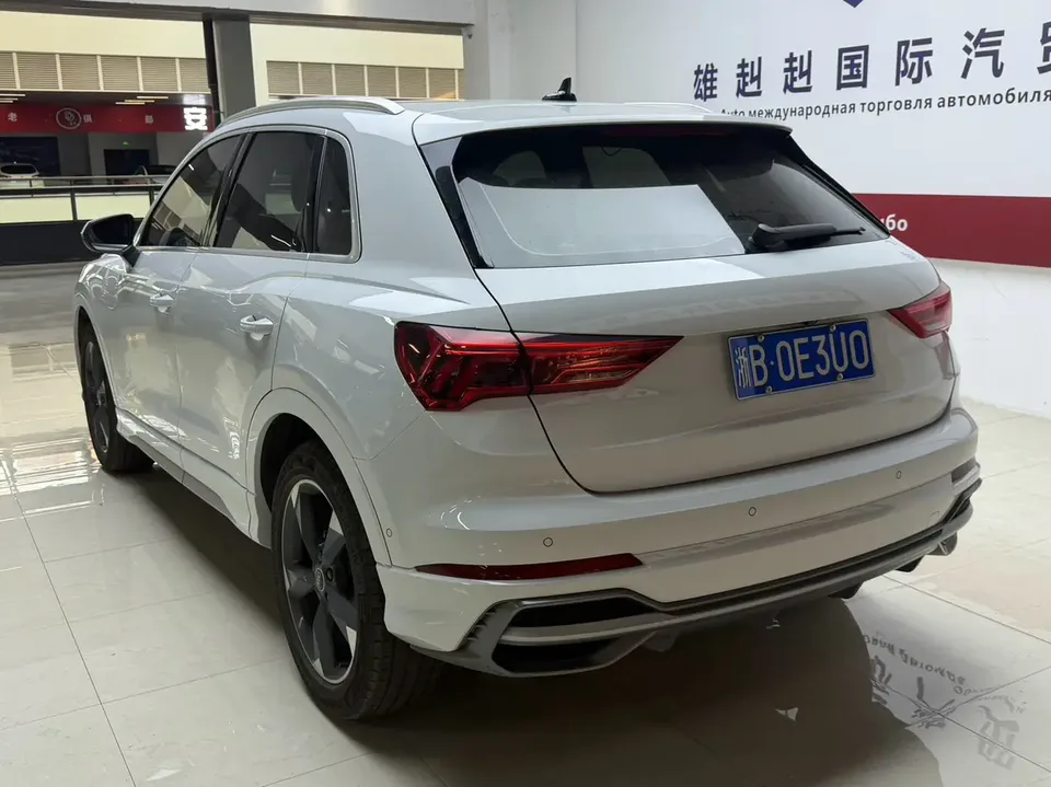 Audi Q3 Audi Q3 2022 35 TFSI Fashionable and Elegant 2022 — миниатюра 2
