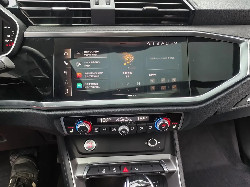 Audi Q3 Audi Q3 2023 35 TFSI aggressive and dynamic model 2023 — миниатюра 3