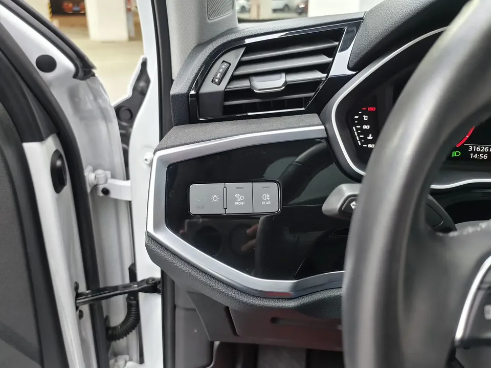 Audi Q3 Audi Q3 2023 35 TFSI aggressive and dynamic model 2023 — миниатюра 4
