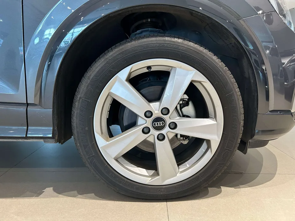 Audi Q2L Audi Q2L 2022 35 TFSI Enterprising and Elegant Model 2023 — миниатюра 3