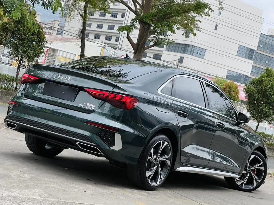 Audi A3 Sportback 35 TFSI Luxury Sports Edition 2023 — миниатюра 3