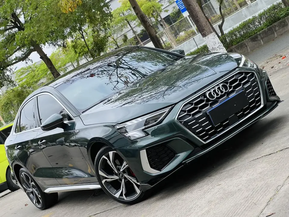 Audi A3 Sportback 35 TFSI Luxury Sports Edition 2023 — миниатюра 4