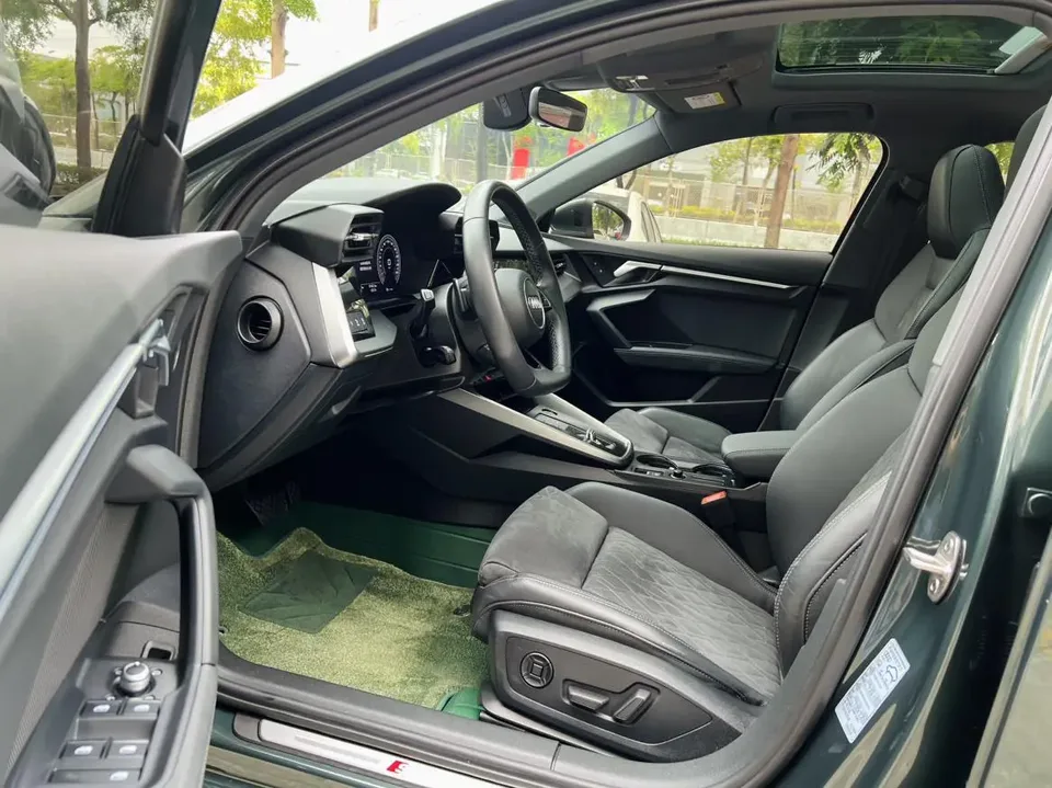 Audi A3 Sportback 35 TFSI Luxury Sports Edition 2023 — миниатюра 5