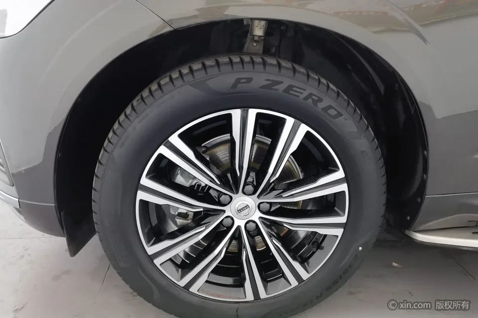 Volvo XC60 Volvo XC60 2022 B5 four-wheel drive Zhiyuan Deluxe Edition 2022 — миниатюра 2