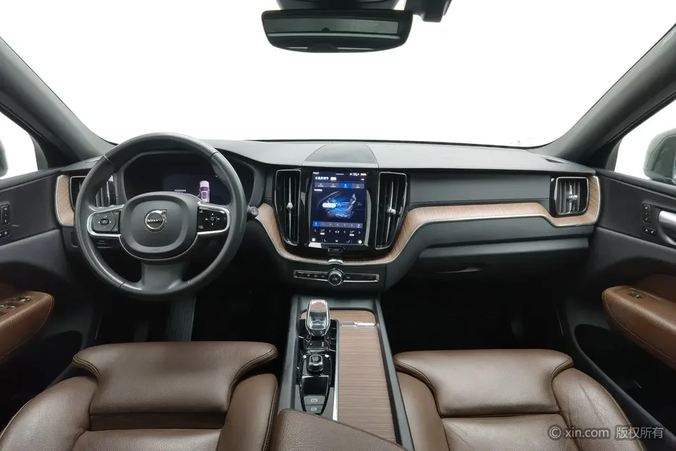 Volvo XC60 Volvo XC60 2022 B5 four-wheel drive Zhiyuan Deluxe Edition 2022 — миниатюра 3