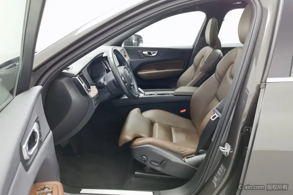 Volvo XC60 Volvo XC60 2022 B5 four-wheel drive Zhiyuan Deluxe Edition 2022 — миниатюра 4