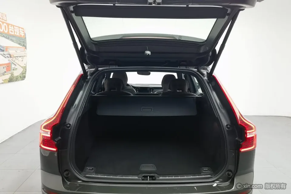 Volvo XC60 Volvo XC60 2022 B5 four-wheel drive Zhiyuan Deluxe Edition 2022 — миниатюра 5