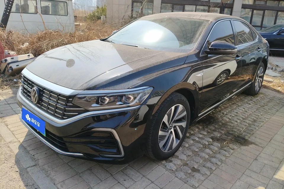 Volkswagen Passat PHEV 2024