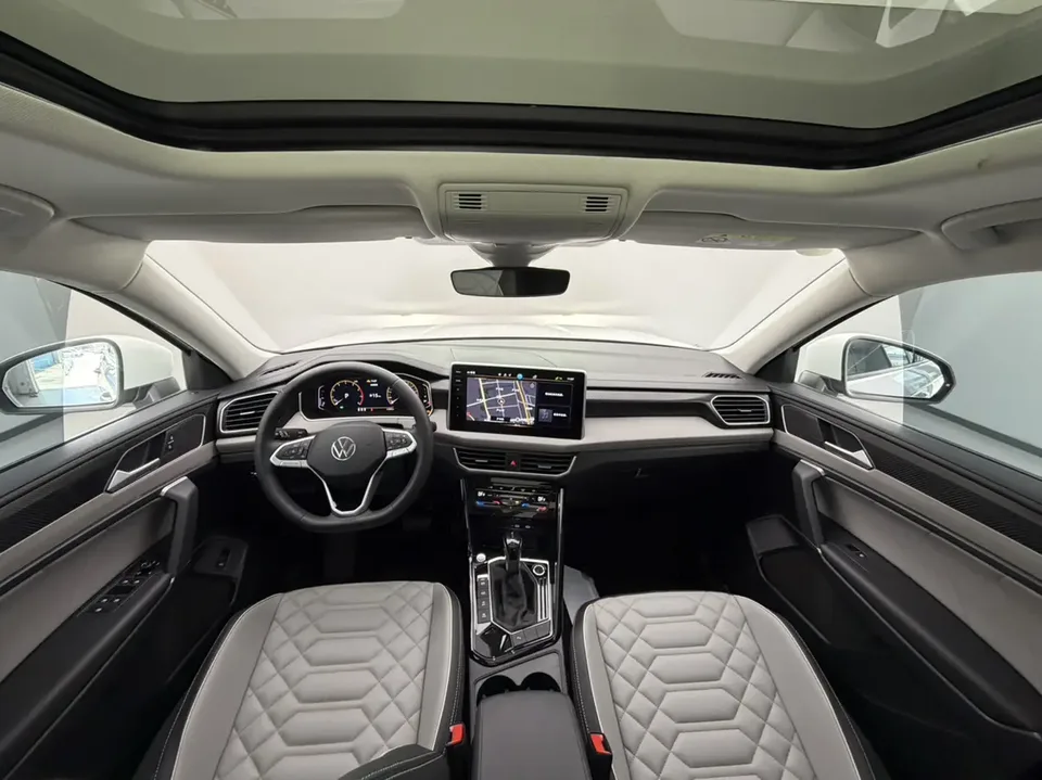 Volkswagen Tayron 300TSI 2WD Luxury Plus Advanced Edition 2024 — миниатюра 3