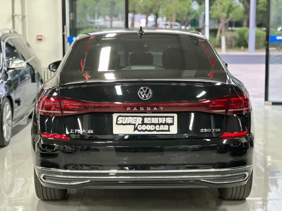 Volkswagen Passat Passat 2022 330TSI Deluxe Edition 2022 — миниатюра 2
