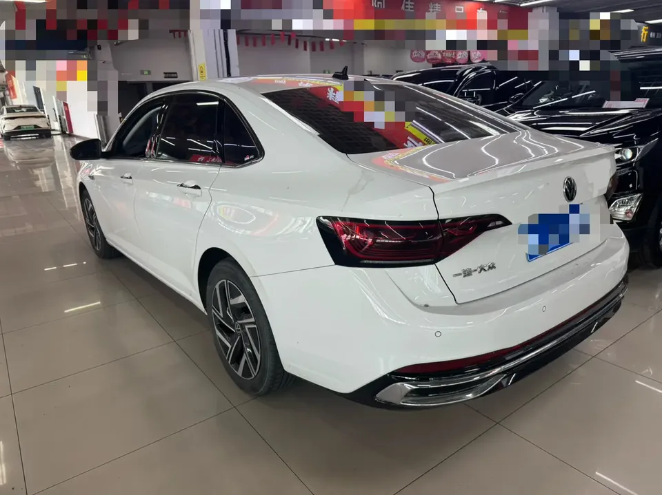 Volkswagen Sagitar 2023 Sagitar 300TSI DSG Excellence Edition 2023 — миниатюра 4